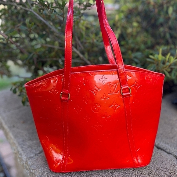 Louis Vuitton Avalon Rouge Grenadine GM Monogram Vernis Bag - Picture 17 of 17